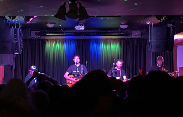 Canadian Beauty - Waverly Hotel - Cumberland - 2024-09-27